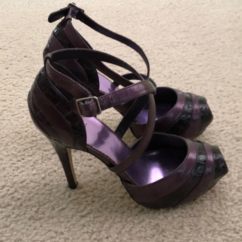 Shoes - Picture 2 of 4